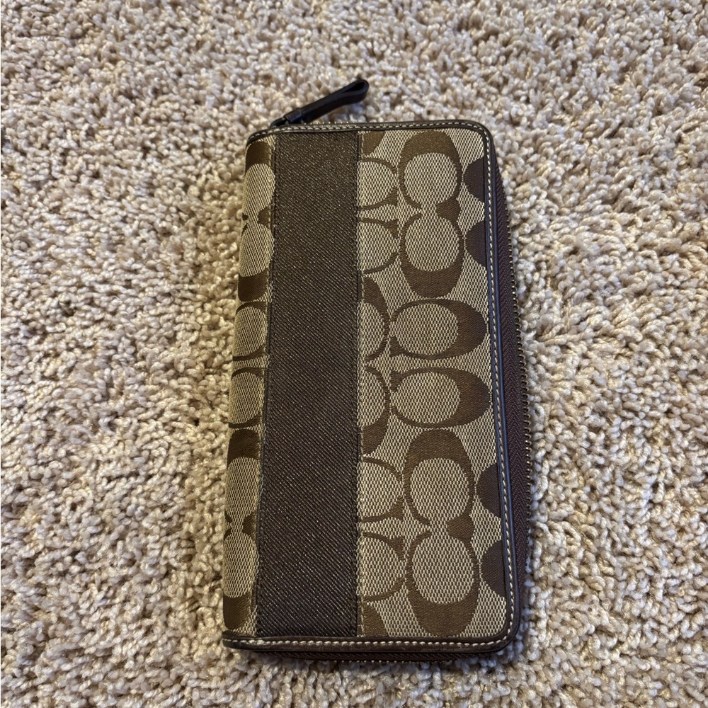 Classic Coach long zip wallet
